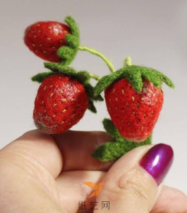 Tutorial on how to make appetizing wool felt strawberries