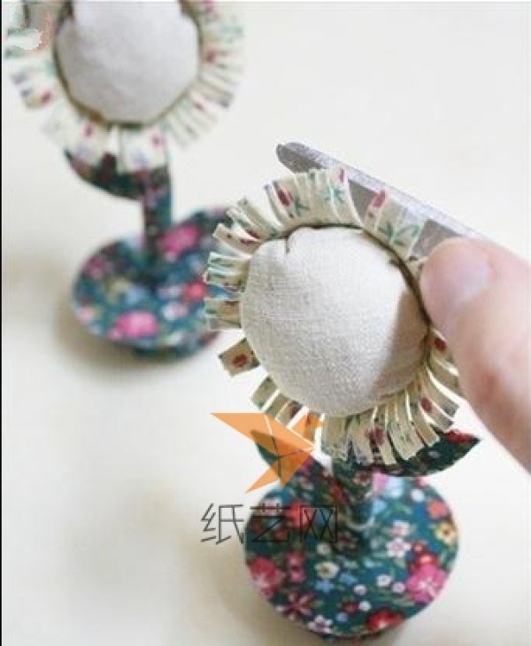 Tutorial on making cute little Korean sunflower ornaments