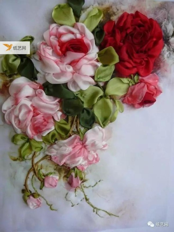 The flowers embroidered with beautiful ribbons are so beautiful! Tutorial attached!