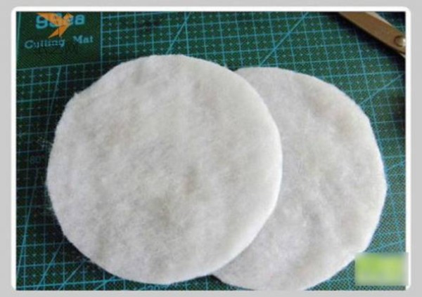 Tutorial on turning waste into treasure. Tutorial on how to make DIY coasters from waste discs.