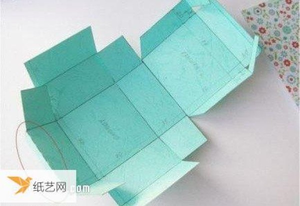 Tutorial on folding method of hand-made mooncake box with unfolded diagram