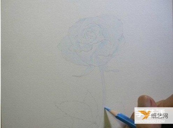 Share a step-by-step tutorial on how to draw roses with colored pencils