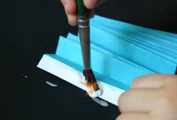 Tutorial on how to make children’s handmade three-dimensional paper art goldfish