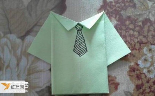 Illustration of a simple shirt folded by hand for children