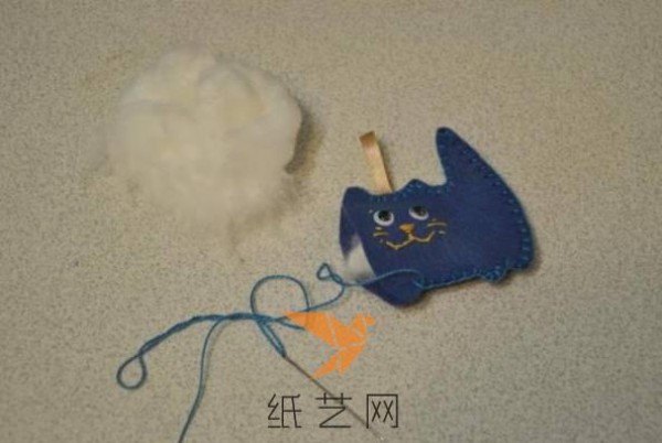 Tutorial on making a cute non-woven kitten for New Year’s gift