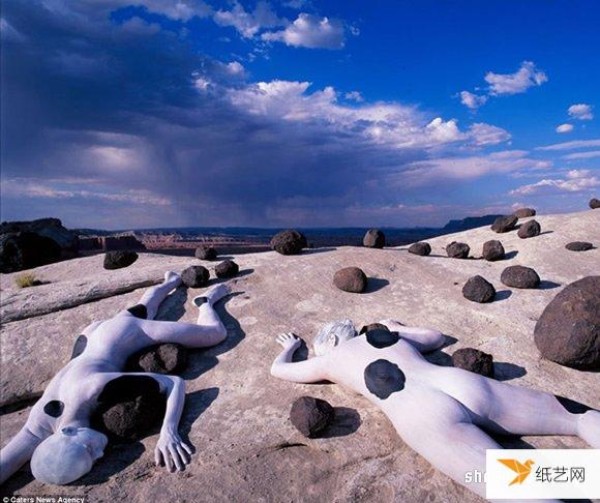 A surreal body painting photography that seems to blend into the heaven and earth