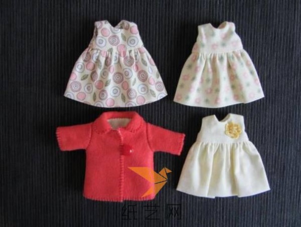 Tutorial on making cute little doll clothes for Christmas gifts