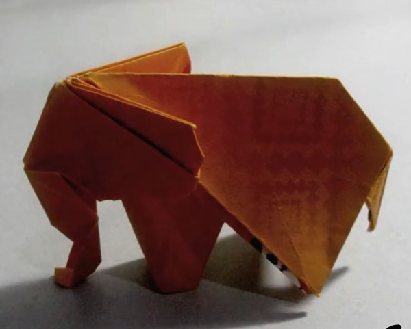 Tutorial on how to make a three-dimensional origami elephant