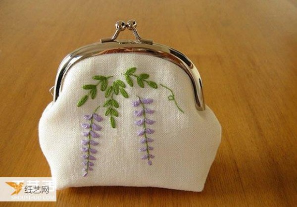 Yuki successfully creates fresh embroidery works with her innate love