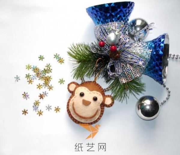 Tutorial on how to make a cute little fabric monkey for Christmas gifts