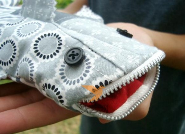 How to make a pencil case? Tutorial on how to make a cute little shark pen bag