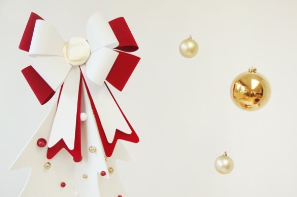 Handmade tutorial for paper bows for Christmas tree decorations