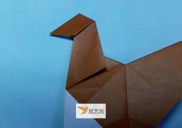 Detailed step-by-step illustration of folding a hen