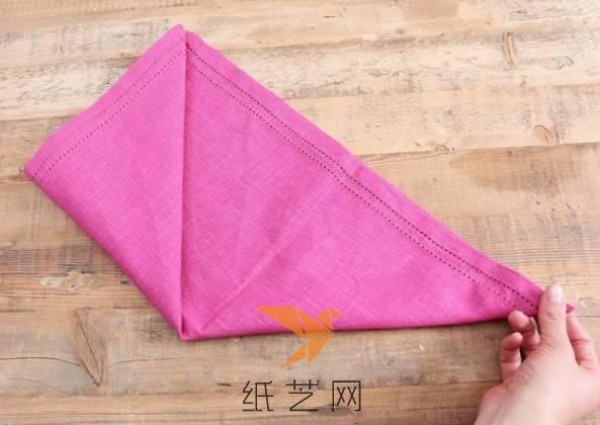 Tutorial on making heart-shaped napkins for Valentines Day Candlelight Dinner