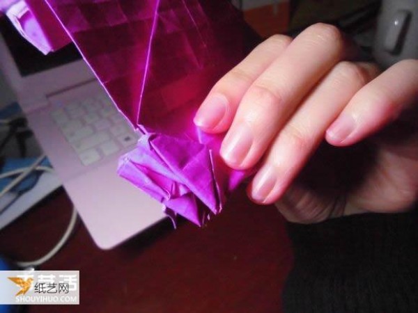 Very creative step-by-step illustration of Dielianhua heart origami