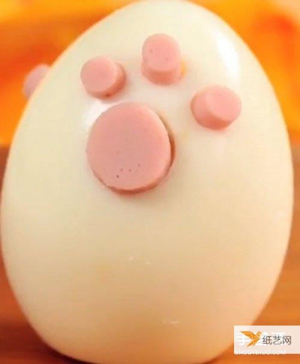 A super kawaii-looking boiled egg dish. The flowered eggs are so cute that you won’t want to eat them.