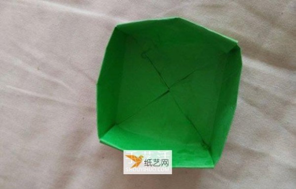 How to fold a square gift box with flowers