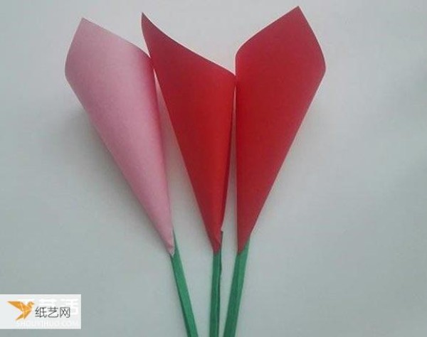 Illustrated tutorial on how to make folded simple flowers with origami for young children