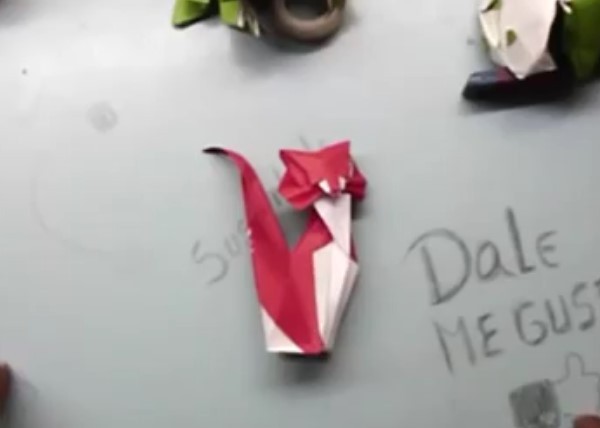 Tutorial on how to make a three-dimensional handmade origami cat