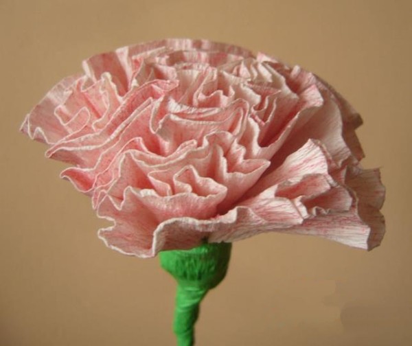 Tutorial on how to make beautiful crepe paper artificial flowers, paper art flowers, artificial carnations and Mother’s Day gifts.