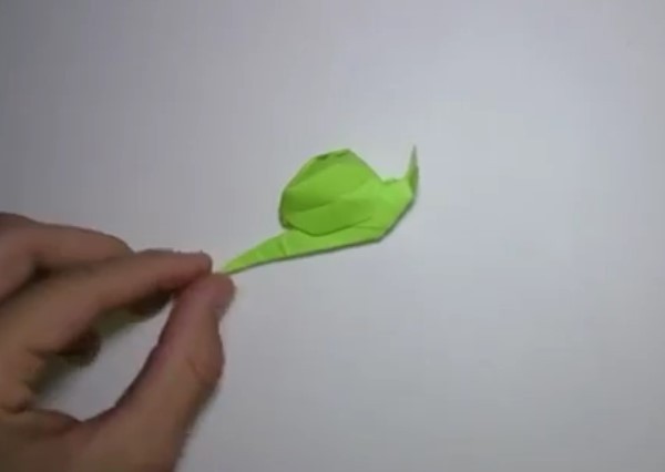 Origami video tutorial of simple three-dimensional origami snail