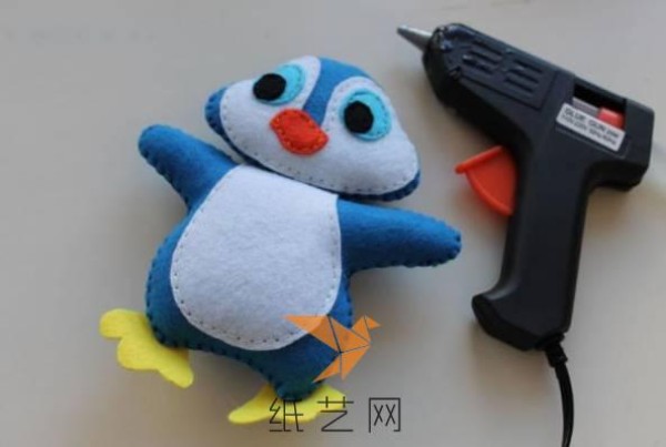 Tutorial on making cute little penguin doll for Christmas gift