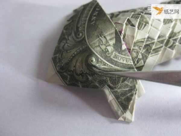 How to fold paper carp using dollars