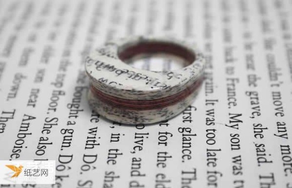 Jewelry with a taste of time made from old books and newspapers