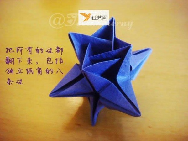 Illustrated tutorial for folding a beautiful Christmas star using origami