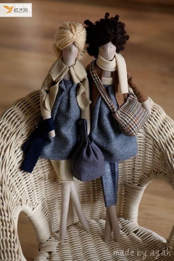 Elegant and enviable pictures of a group of fashionable girl puppets