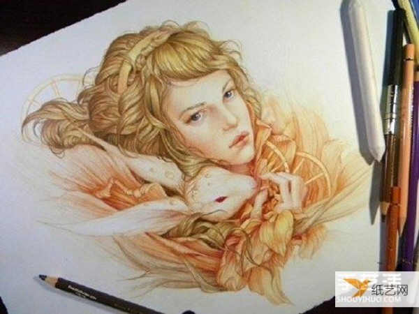 Pictures of colored pencil paintings of girl portraits that look very delicate and lifelike