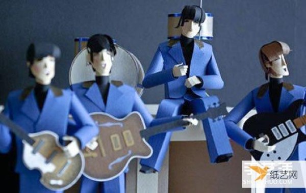 The delicate-looking origami dolls can also form a band performance