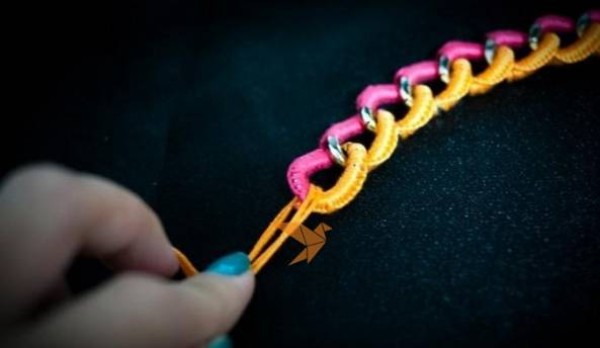 Simple bracelet knitting tutorial for making Christmas gifts