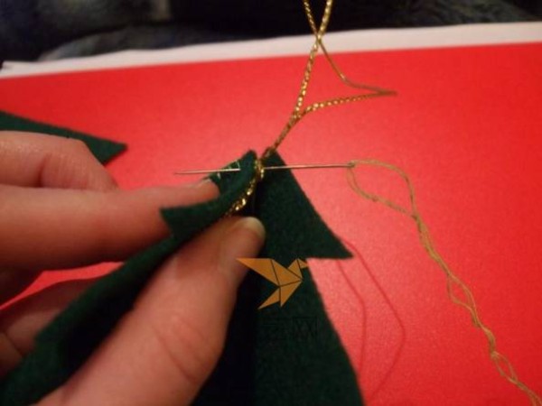 Tutorial on how to make cute non-woven Christmas tree hanging ornaments