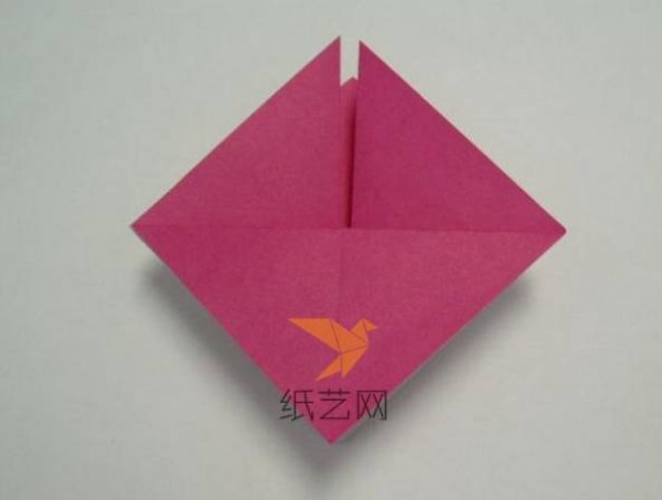 A step-by-step tutorial on making origami boxes