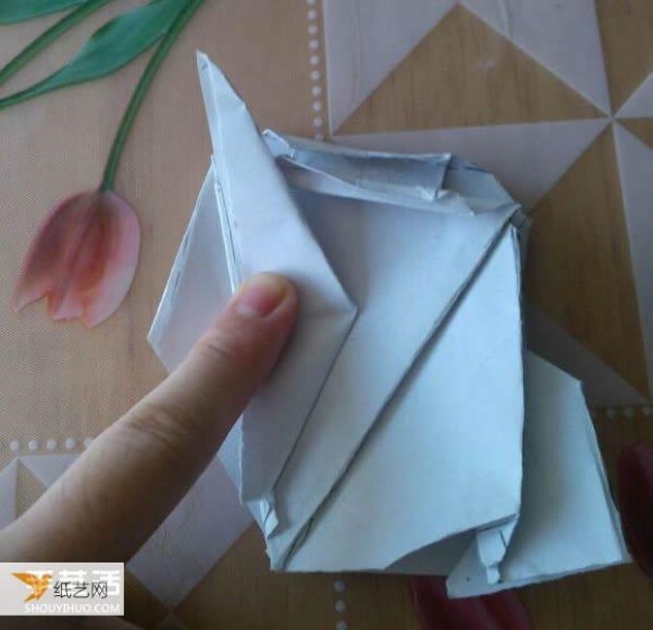 Step-by-step illustration of how to use origami to fold a cute grand piano