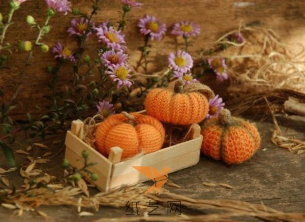 Tutorial on making a small wooden box from recycled waste for Halloween