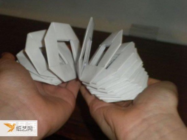 Illustrated step-by-step tutorial for children to use origami to fold a simple spring