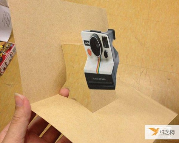 Illustrated steps on how to make a Polaroid camera 3D greeting card by yourself