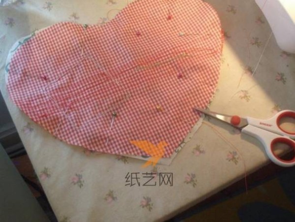 Handmade fabric heart-shaped pillow making tutorial