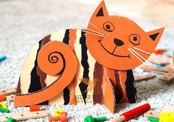 Use cardboard waste to make cute kittens, children’s handicrafts