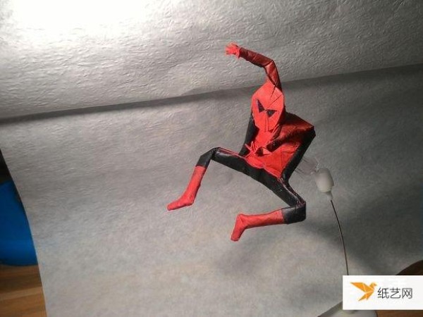 Detailed step-by-step illustrated tutorial for folding Spider-Man