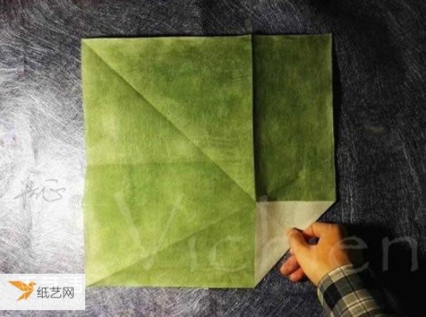 Illustrated tutorial on folding a Sansheng rose from a piece of paper