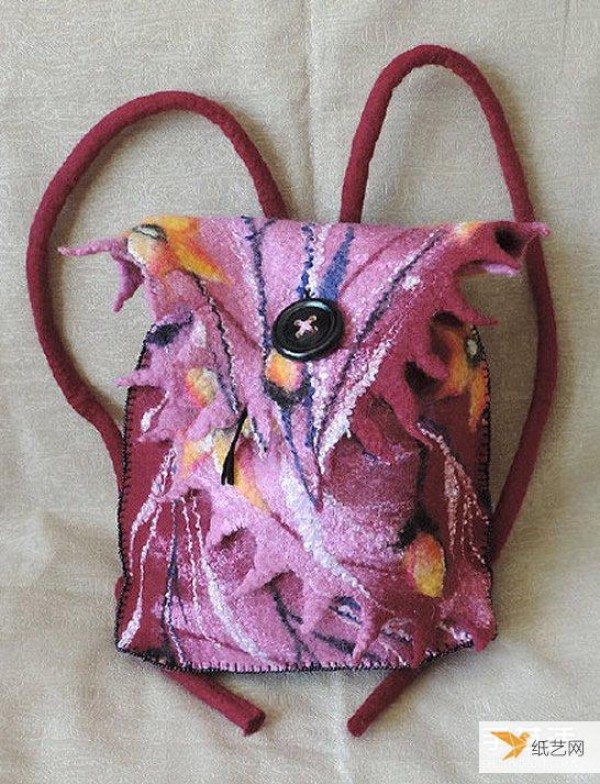 Pictures of backpacks made of wool felt look like exquisite oil paintings