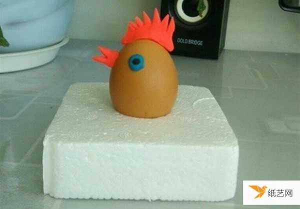 An illustrated tutorial for kindergarten children to use plasticine to make a little rooster by hand