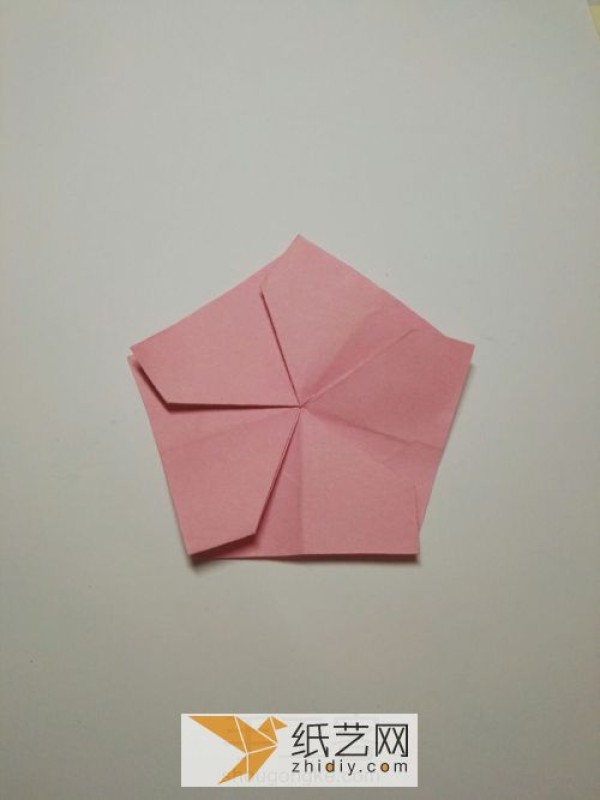 Tutorial on making origami cherry blossoms suitable for Christmas decoration