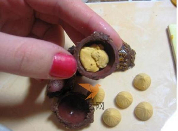 Tutorial on how to make delicious Ferrero Rocher chocolate with ultra-light clay