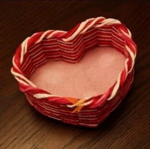 Tutorial on how to make a Valentine’s Day handwoven storage basket