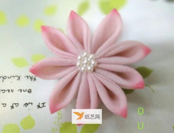 Illustration of using non-woven fabric to make lotus hairpins