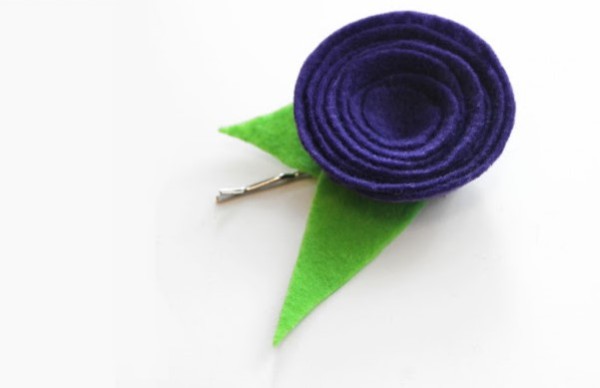 Handmade illustrated tutorial for simple head flowers on non-woven fabrics